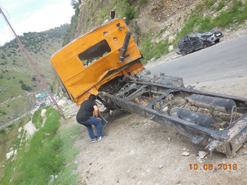 ASHOK-LEYLAND 2017 picture 4