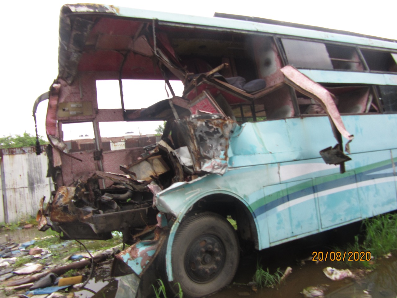 ASHOK-LEYLAND 2013 picture 2