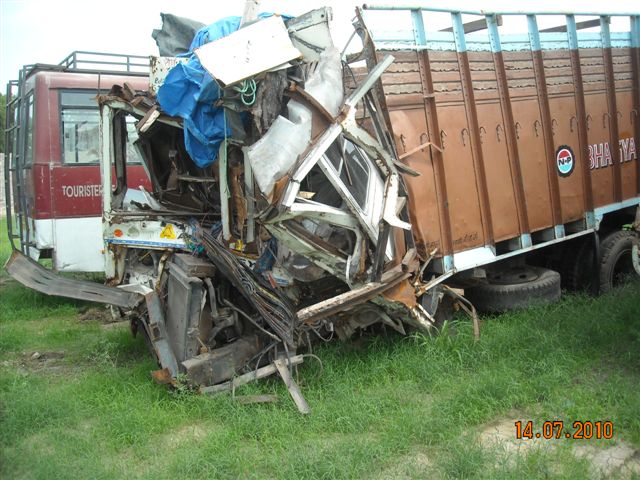 ASHOK-LEYLAND 2002 picture 5
