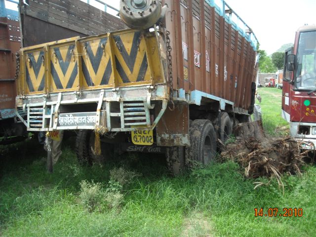 ASHOK-LEYLAND 2002 picture 7