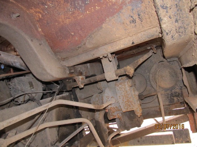 ASHOK-LEYLAND 2010 picture 8