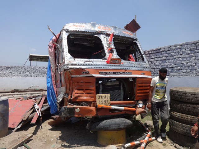 ASHOK-LEYLAND 2015 picture 3
