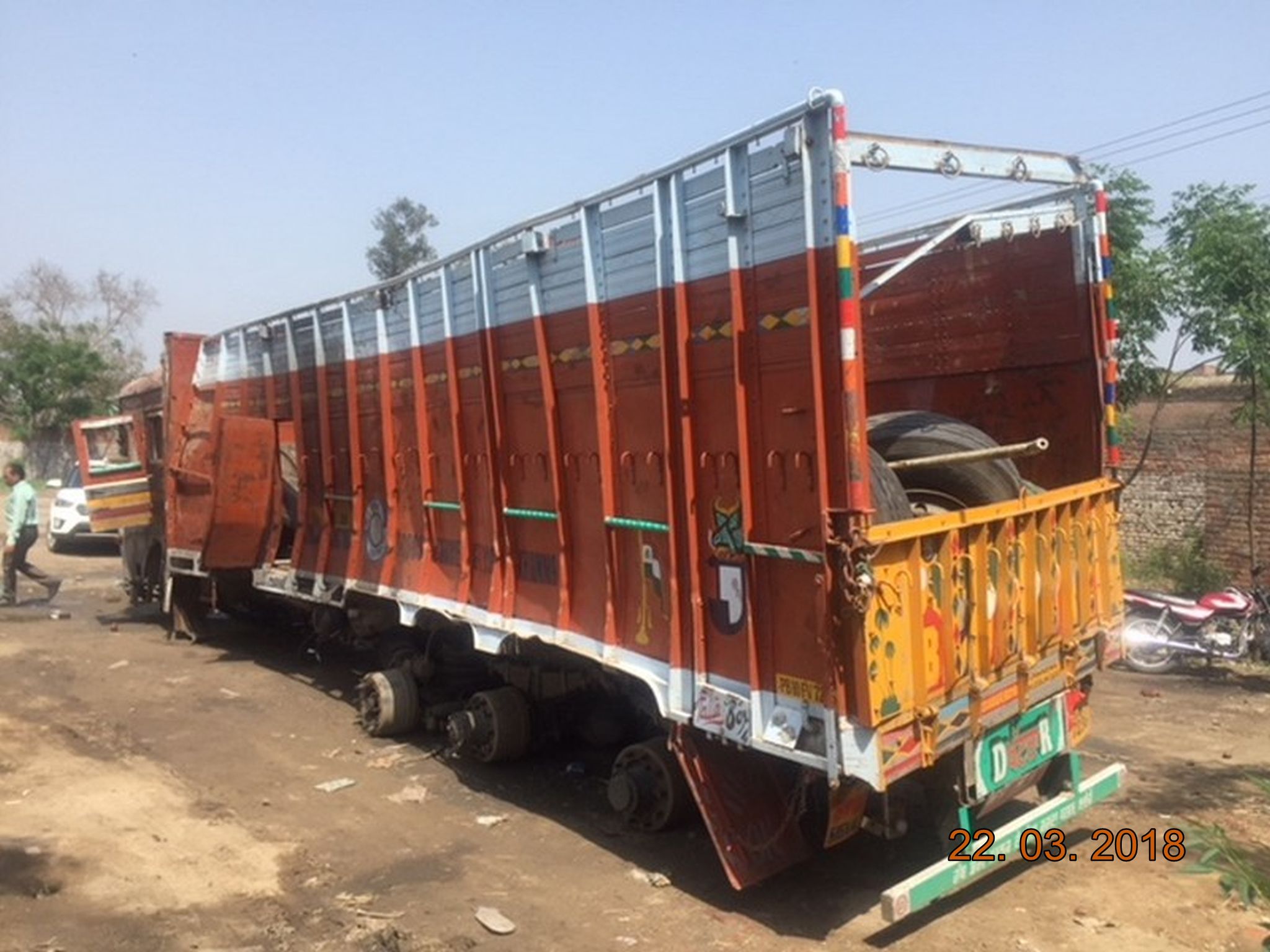 ASHOK-LEYLAND 2017 picture 4